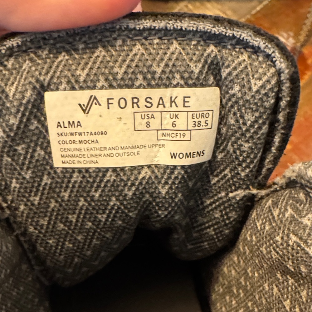 Stylish Black and Tan Men's Boots - Picture 3 of 5